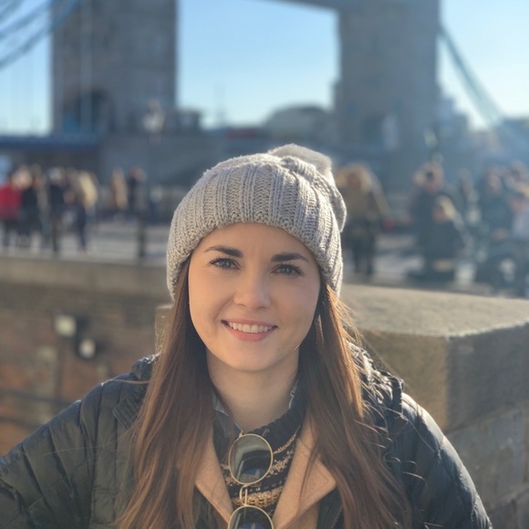 Meet your Posher, Aly - Picture 1 of 1